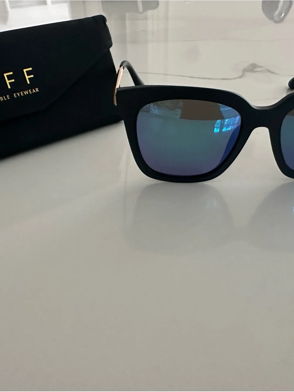 Diff Bella polarized black Sunglasses with Blue Mirrored Lenses
